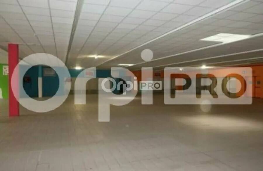 Retail in Reims for lease - Interior Photo - Image 3 of 4