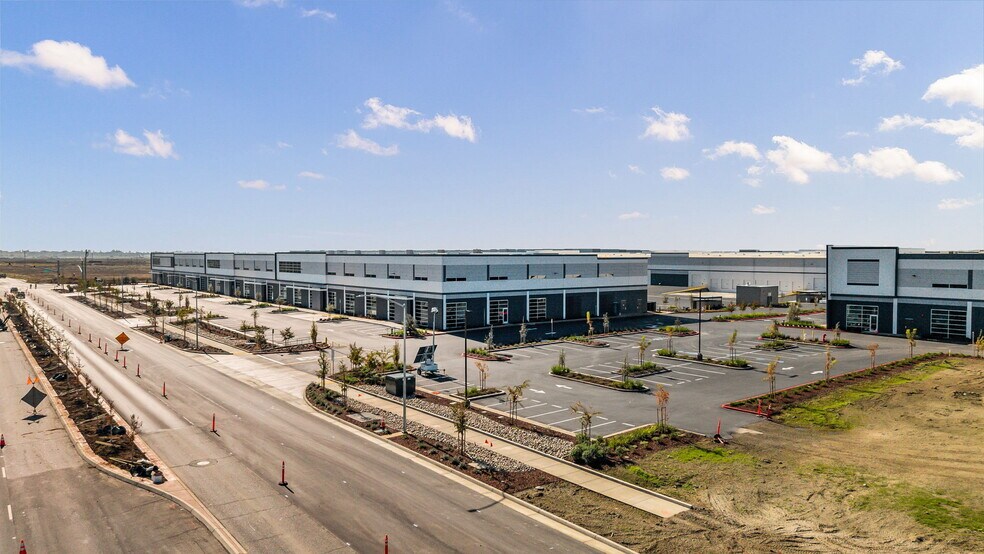 Skyking & Metro Air Pky, Sacramento, CA for lease - Building Photo - Image 1 of 6