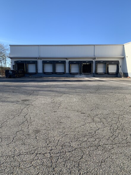 28-36 Slater Dr, Elizabeth, NJ for lease - Building Photo - Image 3 of 8