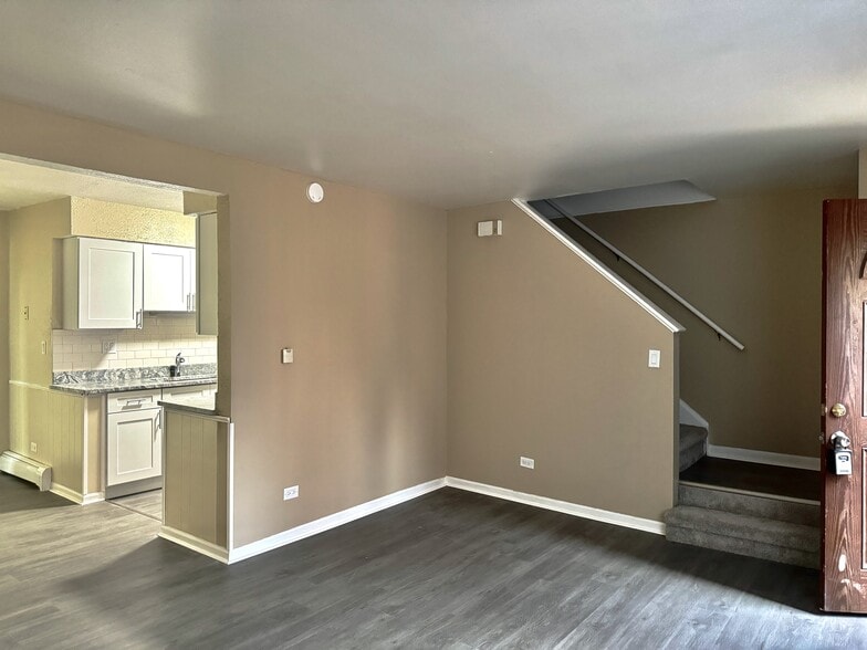 310 Duane St, Glen Ellyn, IL for sale - Building Photo - Image 2 of 8