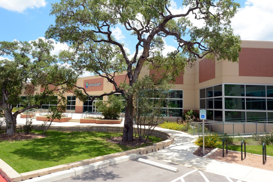 12451 Network Blvd, San Antonio, TX for lease - Building Photo - Image 1 of 6