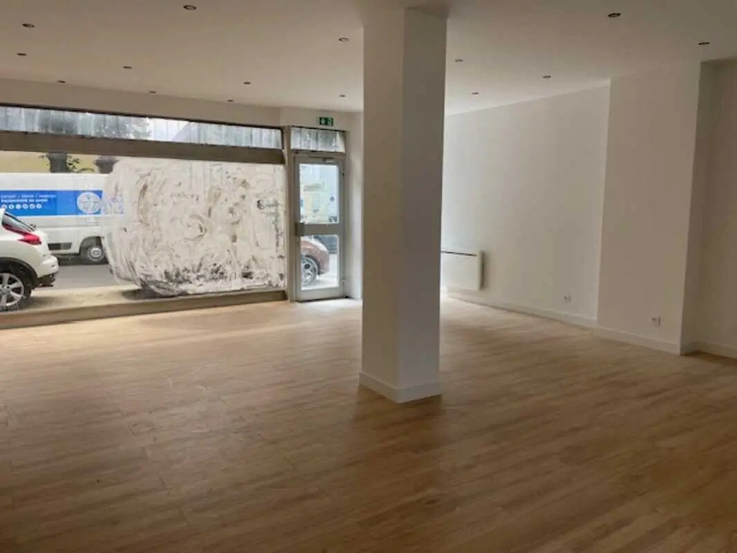 Retail in Soissons for lease Building Photo- Image 1 of 5