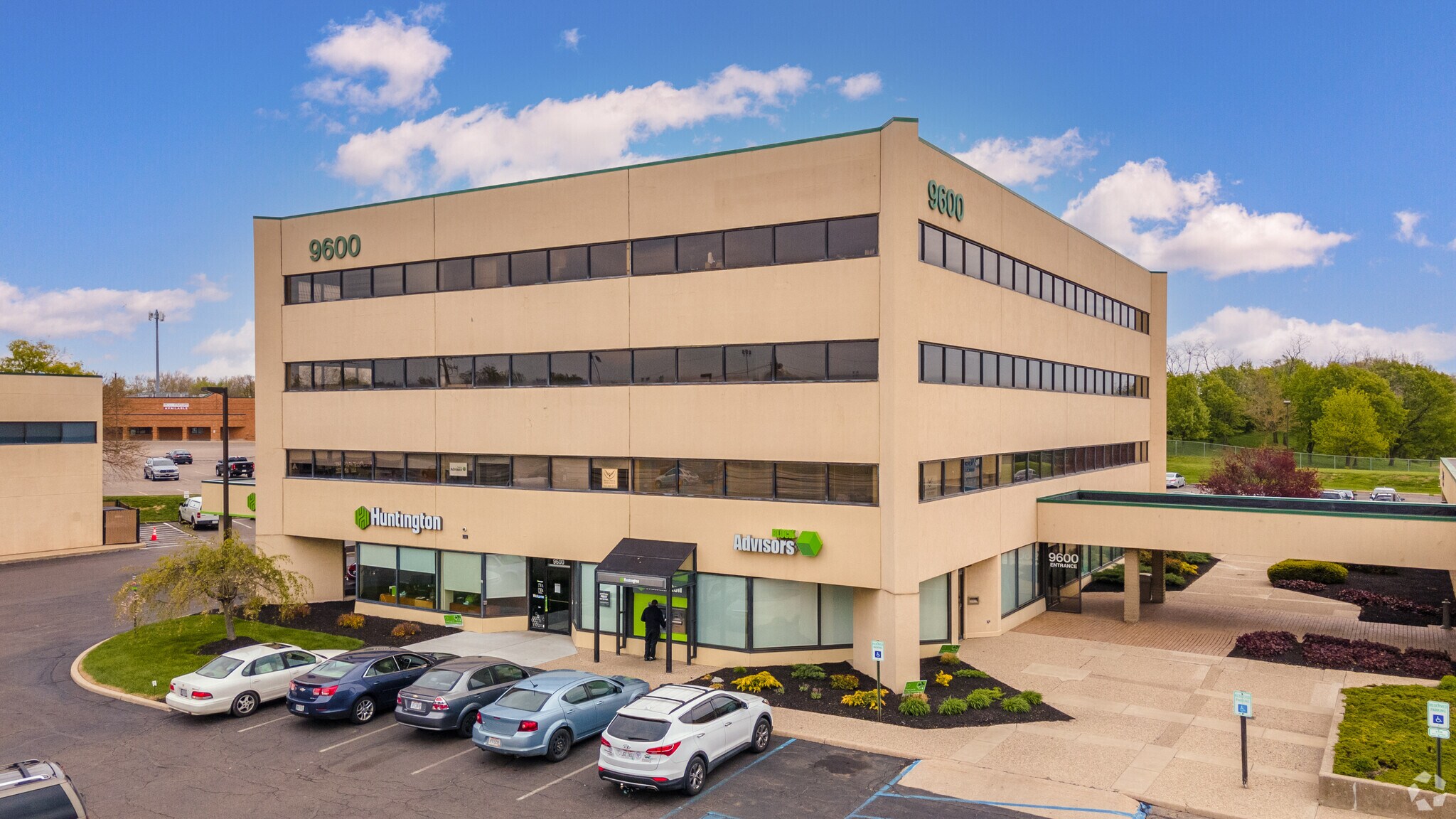 9600 Colerain Ave, Cincinnati, OH 45251 Office for Lease