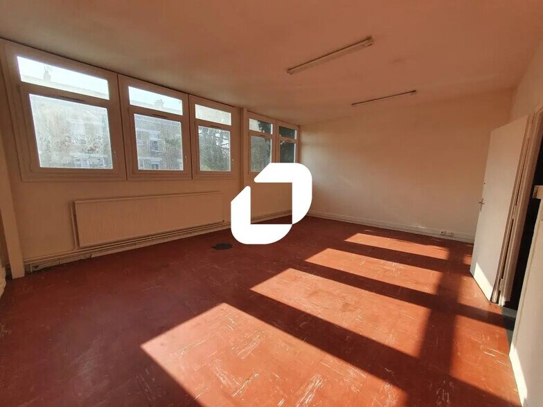 Office in Champigny-sur-Marne for lease - Building Photo - Image 2 of 15