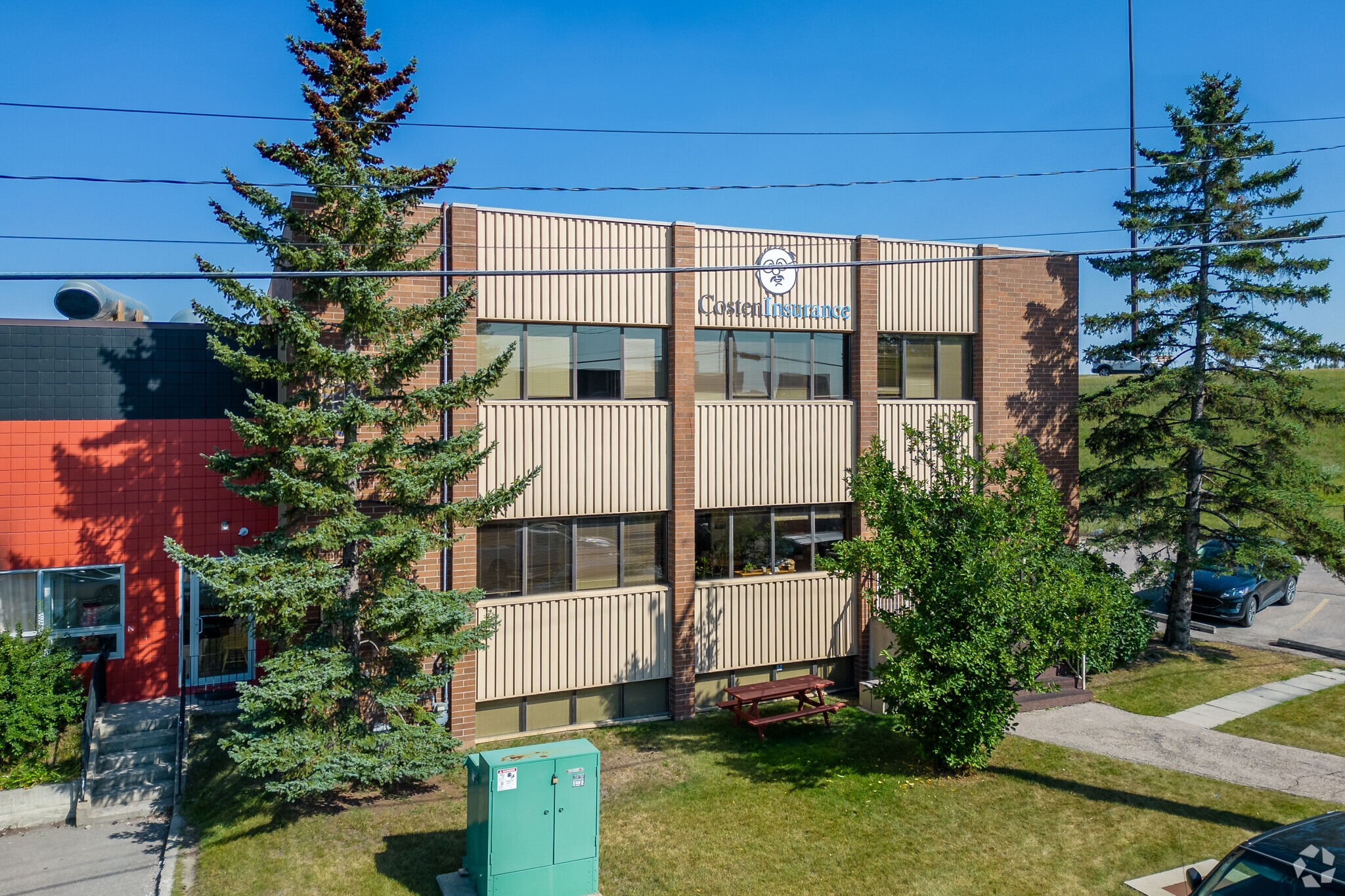 76 Skyline Cres NE, Calgary, AB for sale Primary Photo- Image 1 of 7