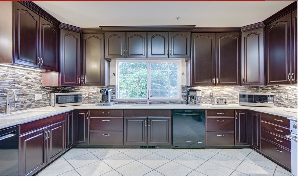 19909 SE Stark St, Portland, OR for sale - Interior Photo - Image 1 of 1