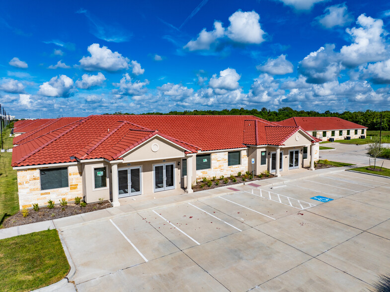 2743 Smith Ranch Rd, Pearland, TX for sale - Building Photo - Image 2 of 17