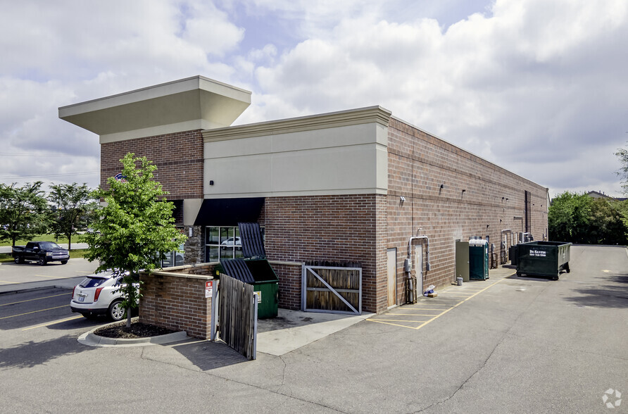 14828-14924 Hall Rd, Sterling Heights, MI for lease - Building Photo - Image 3 of 7