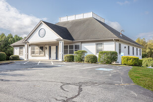 345 Valley Rd, Middletown RI - Motel