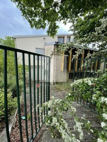 Office in Valence for sale - Building Photo - Image 1 of 10