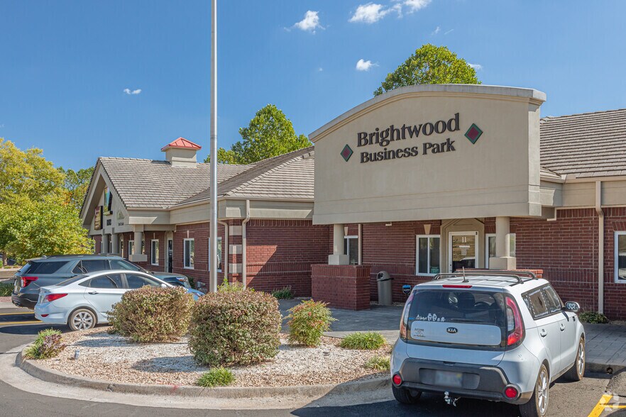 1801 SW Regional Airport Blvd, Bentonville, AR for lease - Primary Photo - Image 3 of 4