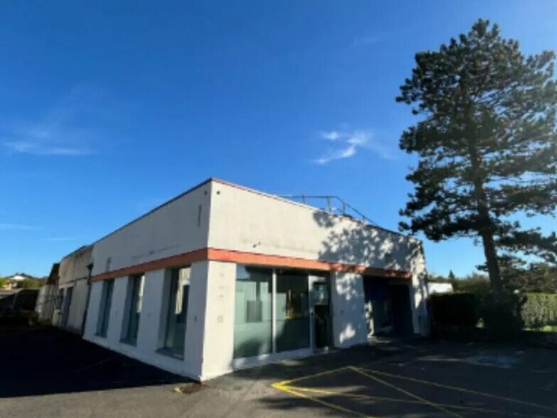 Office in Grand-Charmont for lease - Building Photo - Image 3 of 8