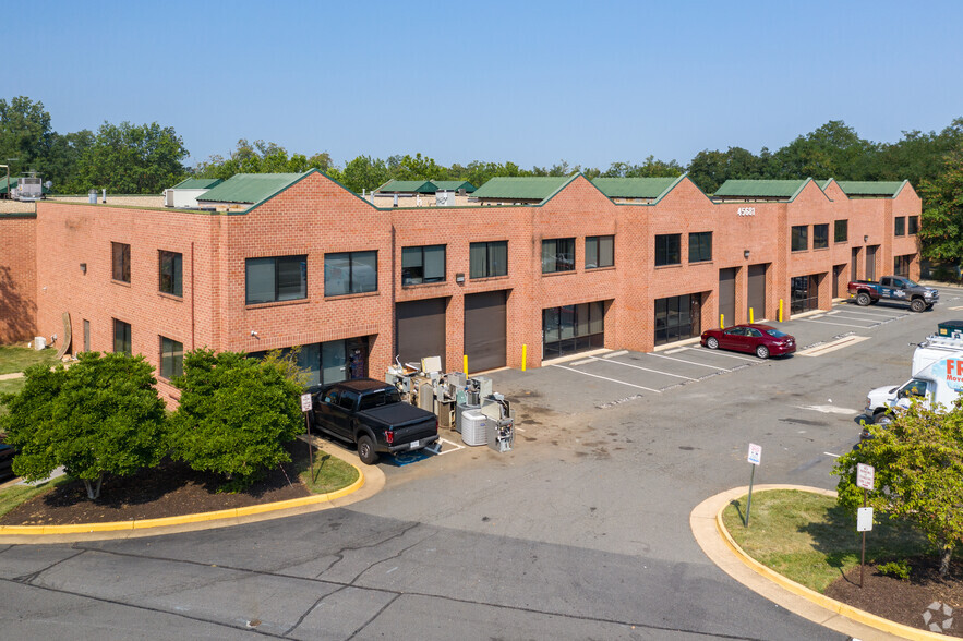 45681 Oakbrook Ct, Sterling, VA for lease - Primary Photo - Image 1 of 4