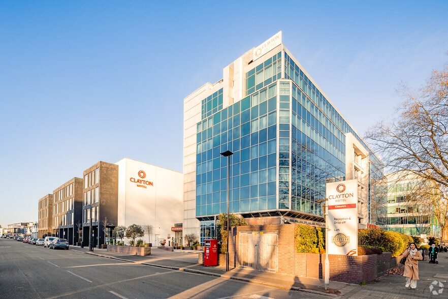 626 Chiswick High Rd, London for sale - Primary Photo - Image 1 of 1