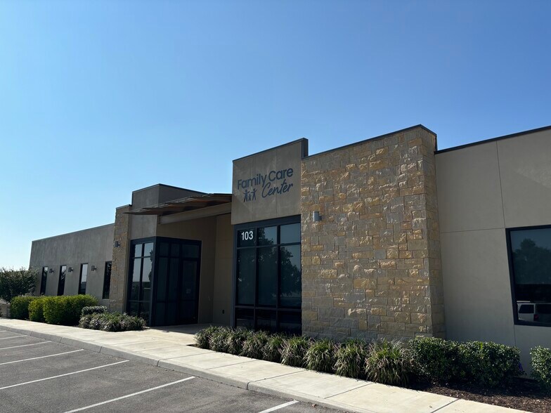 11207 Wild Pine, San Antonio, TX for lease - Building Photo - Image 2 of 6