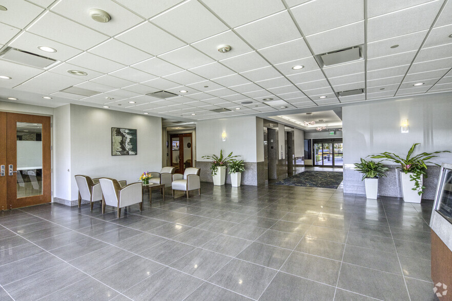 5401 W Kennedy Blvd, Tampa, FL for lease - Lobby - Image 3 of 22