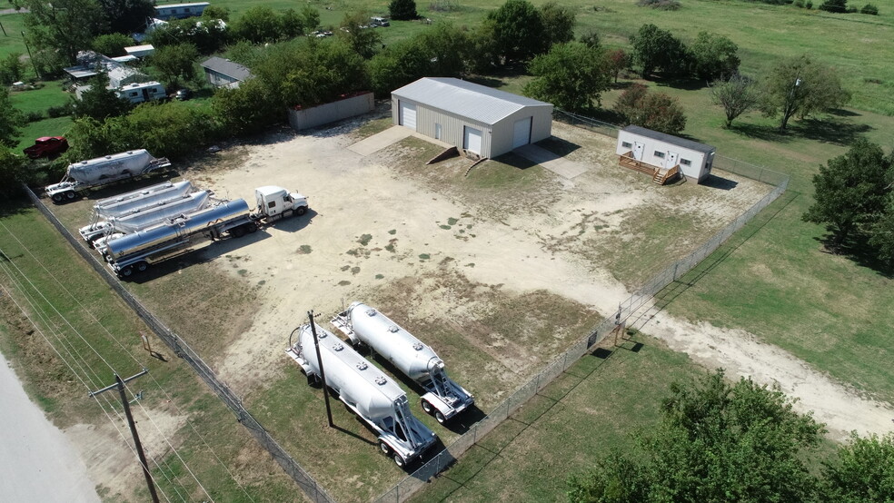 732 County Road 214, Venus, TX for lease - Building Photo - Image 2 of 4