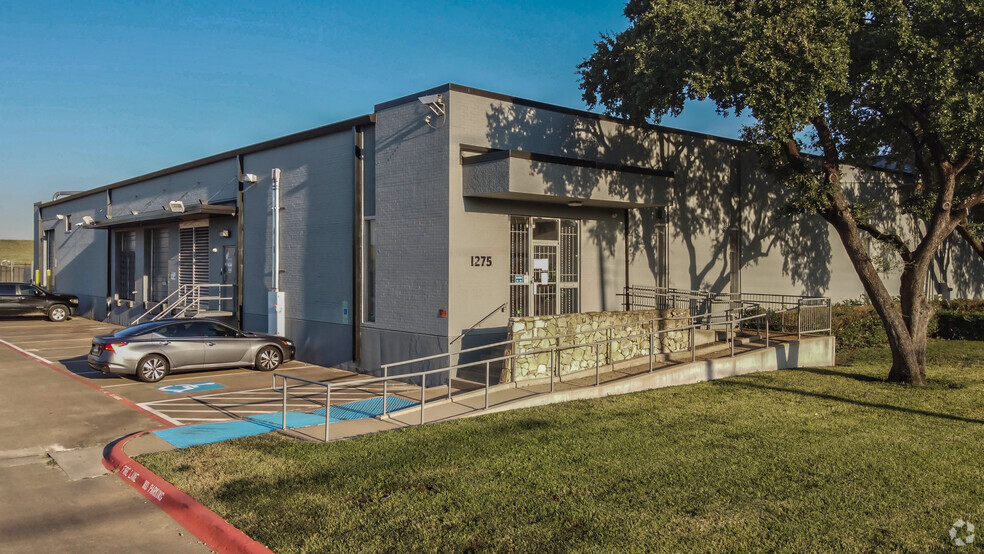 1275-1281 Round Table Dr, Dallas, TX for lease - Building Photo - Image 1 of 10