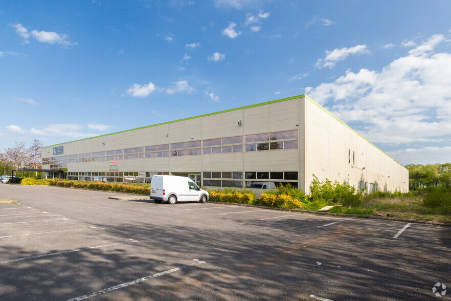 Michigan Dr, Milton Keynes for lease - Primary Photo - Image 1 of 3