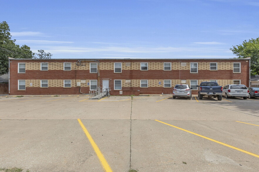 2007 SW Mission Ave, Topeka, KS for sale - Building Photo - Image 3 of 14