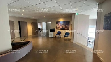 Office in Orléans for sale Interior Photo- Image 2 of 9