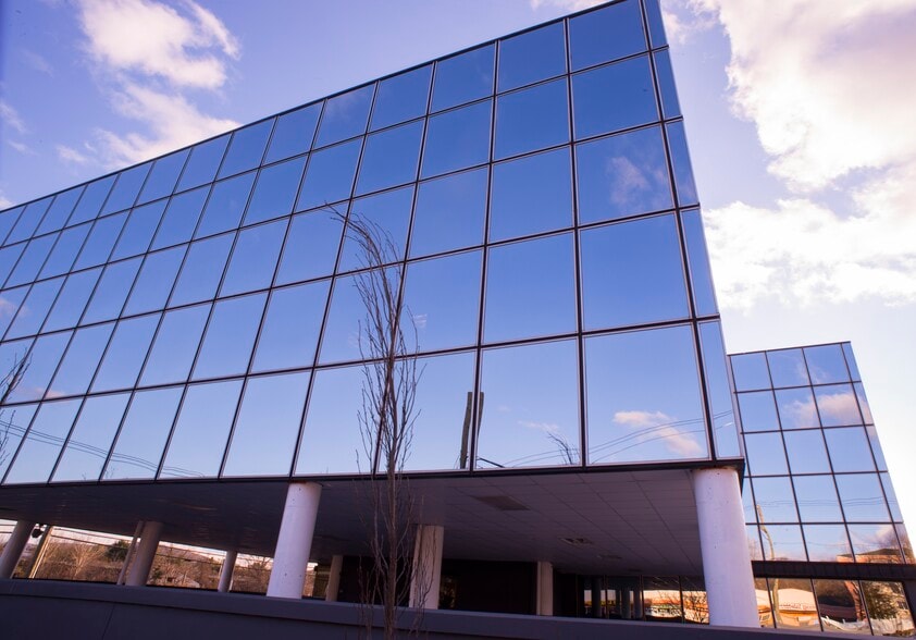 11 Lake Avenue Ext, Danbury, CT for lease - Building Photo - Image 3 of 12