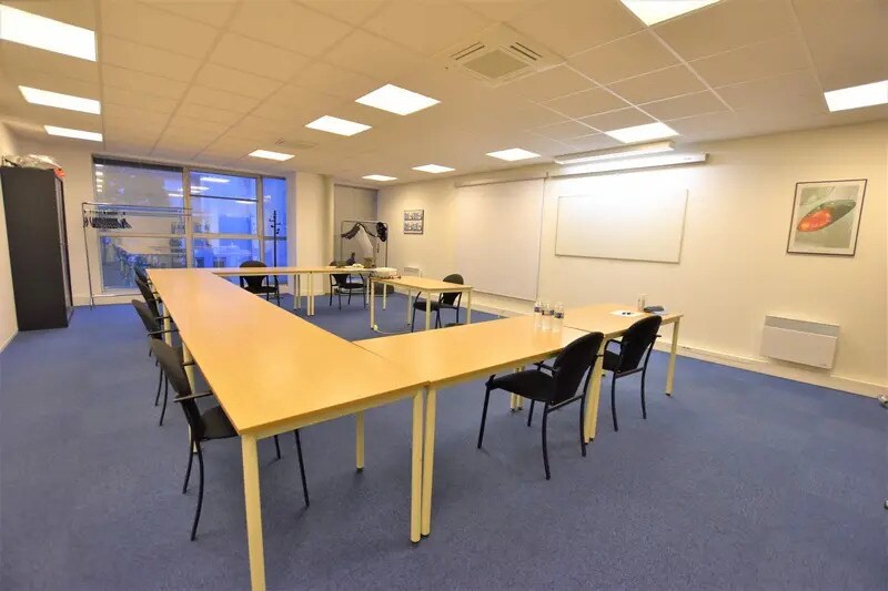 Flex in Paris for lease - Building Photo - Image 3 of 7