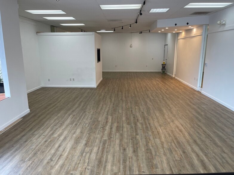 127 N Main Ave, Fallbrook, CA for lease - Building Photo - Image 2 of 19