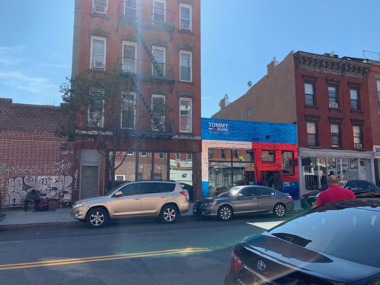 148 Grand St, Brooklyn, NY for lease - Building Photo - Image 2 of 18