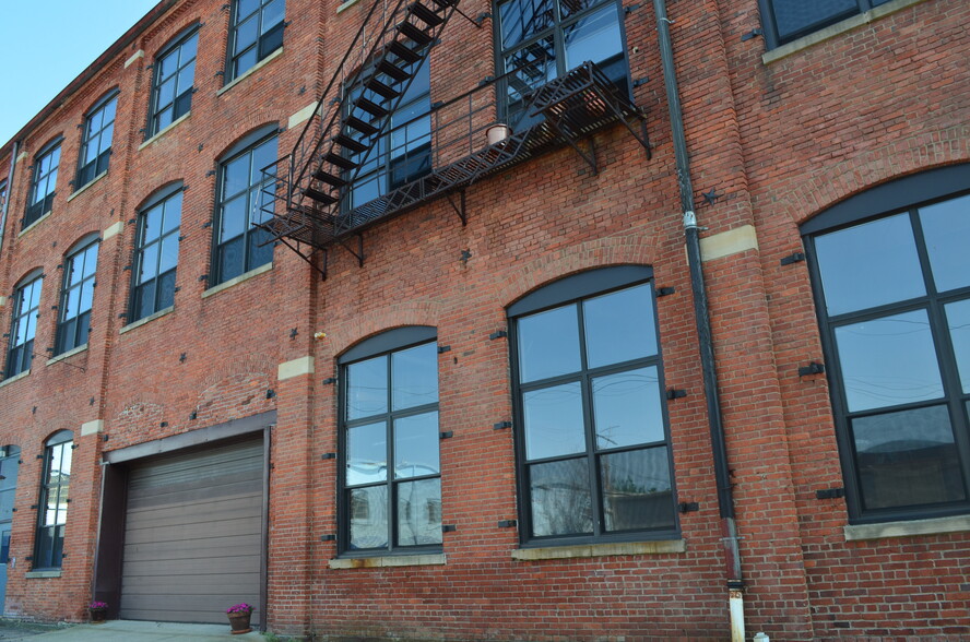 3143 W 33rd St, Cleveland, OH for lease - Building Photo - Image 3 of 27