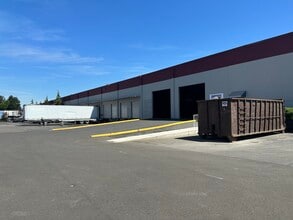 8805-8815 S 190th St, Kent, WA for lease Interior Photo- Image 1 of 5