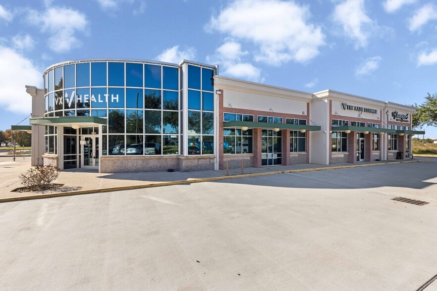 1235 Clear Lake City Blvd, Houston, TX for lease - Building Photo - Image 2 of 8