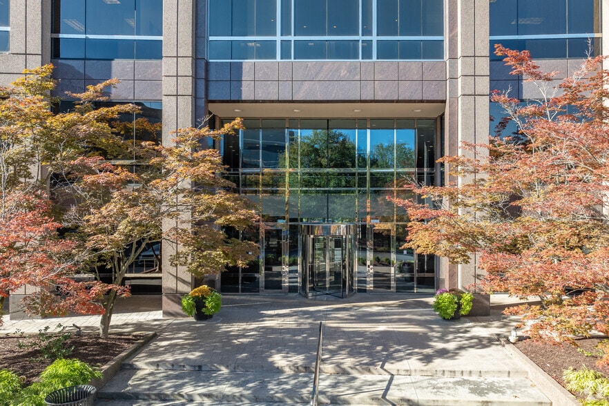 6100 Oak Tree Blvd, Independence, OH for lease - Building Photo - Image 3 of 6