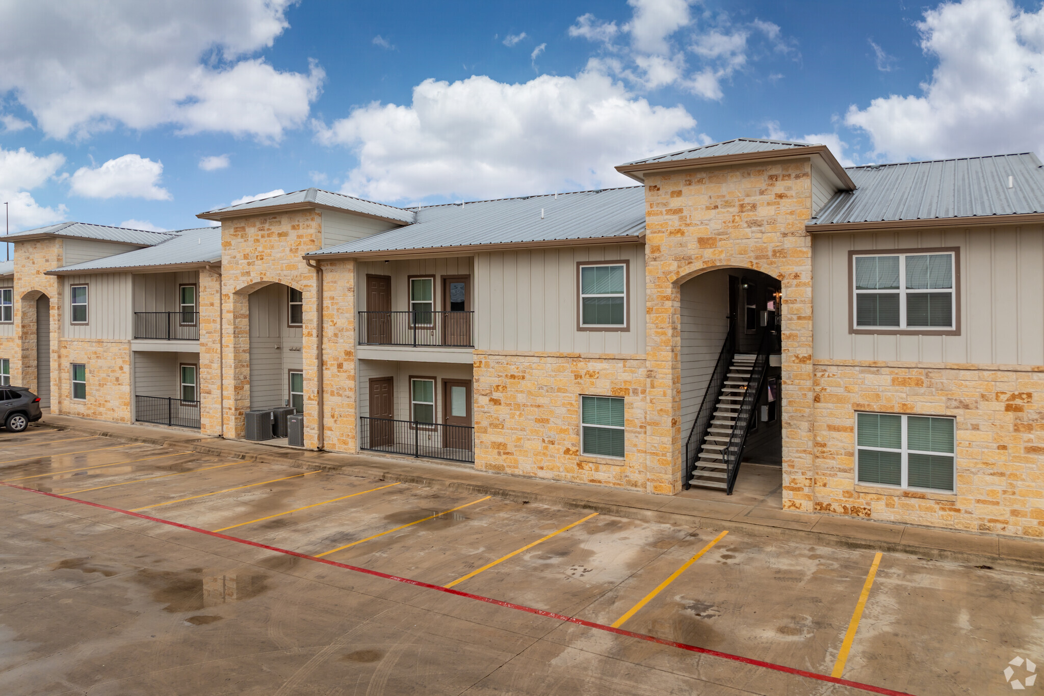 1407 Sidney Baker St, Kerrville, TX for sale Primary Photo- Image 1 of 1