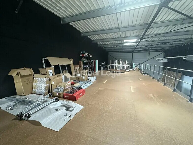 Flex in Reims for lease - Interior Photo - Image 3 of 5