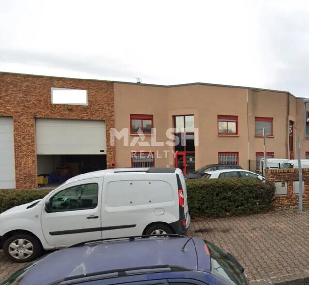 Flex in Vénissieux for lease - Building Photo - Image 1 of 17