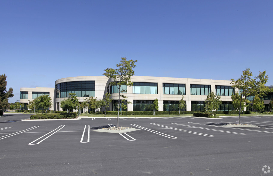 6900 Dumbarton Cir, Fremont, CA for lease - Building Photo - Image 1 of 3