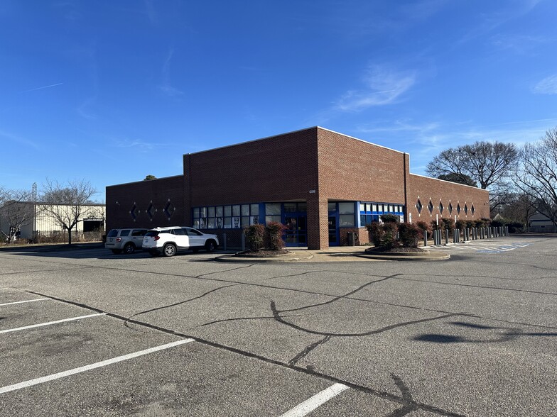 4813 W Mercury Blvd, Hampton, VA for lease - Building Photo - Image 2 of 3