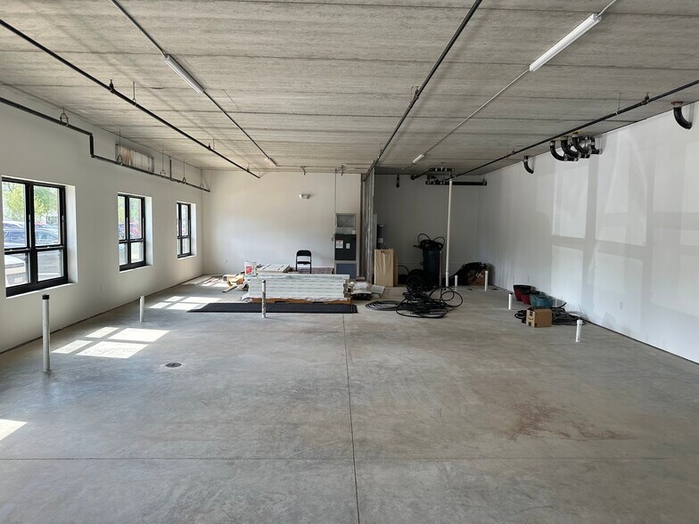 245 S 6th Ave, Kankakee, IL for lease - Primary Photo - Image 1 of 1