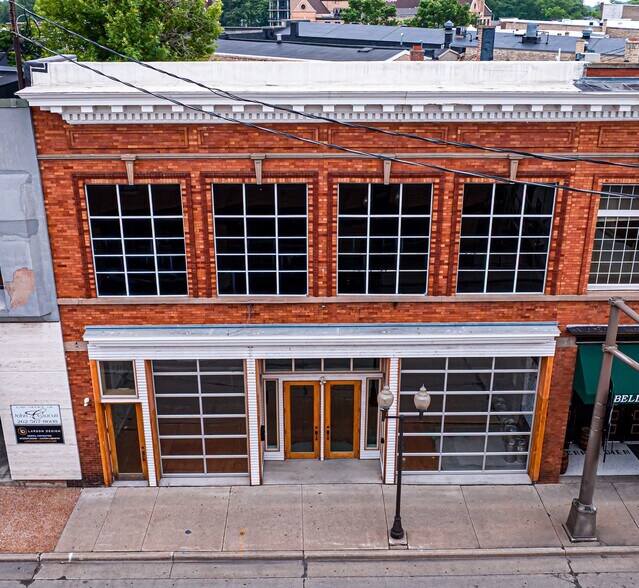 25 S Main St, Oconomowoc, WI for sale - Primary Photo - Image 1 of 1