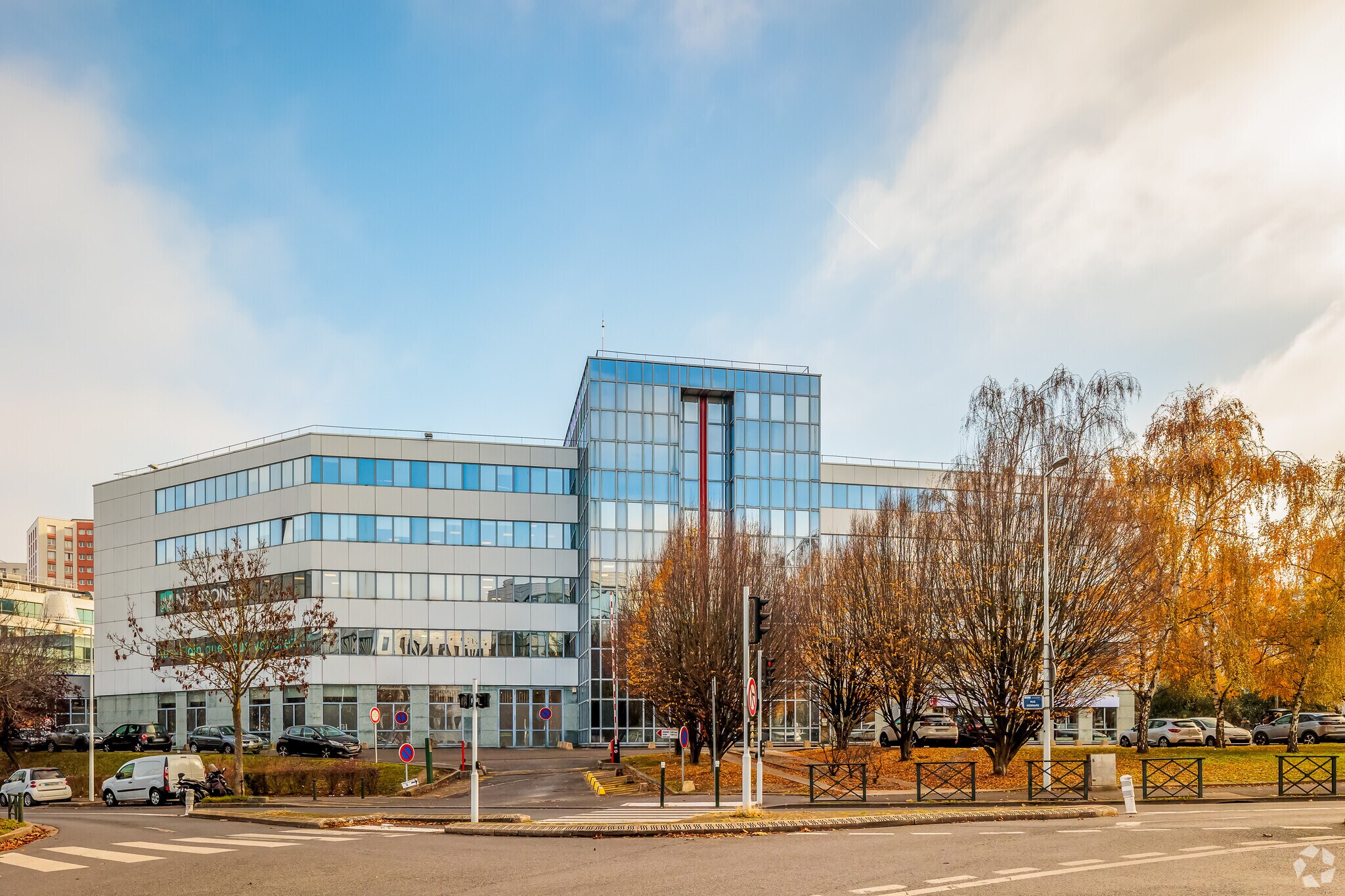 Office in Nanterre for lease Primary Photo- Image 1 of 5