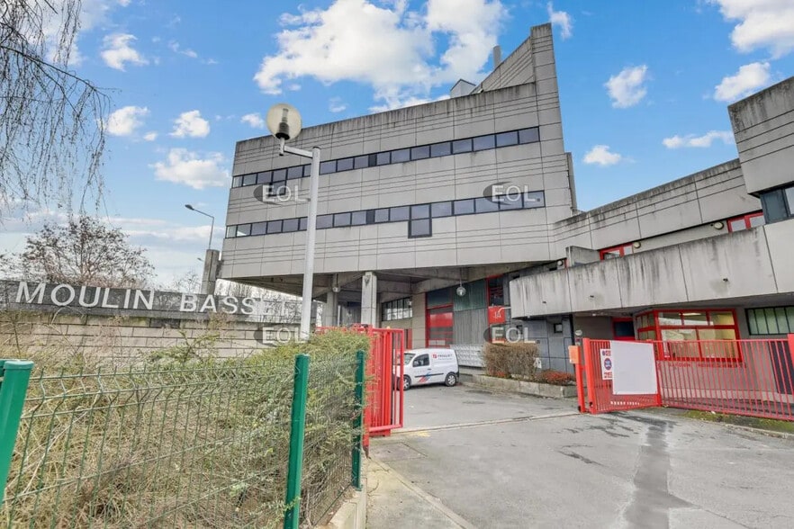 Flex in Saint-Denis for lease - Building Photo - Image 2 of 11