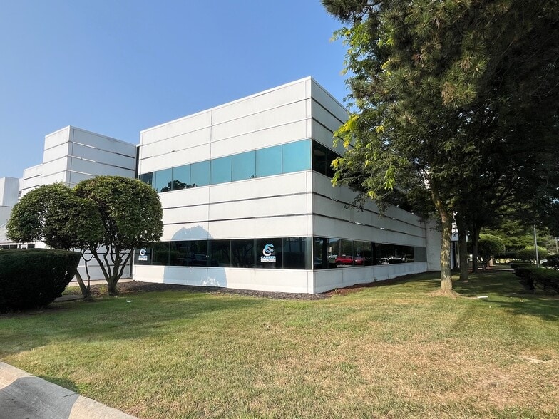 22800 Hall Rd, Clinton Township, MI for lease - Building Photo - Image 2 of 6