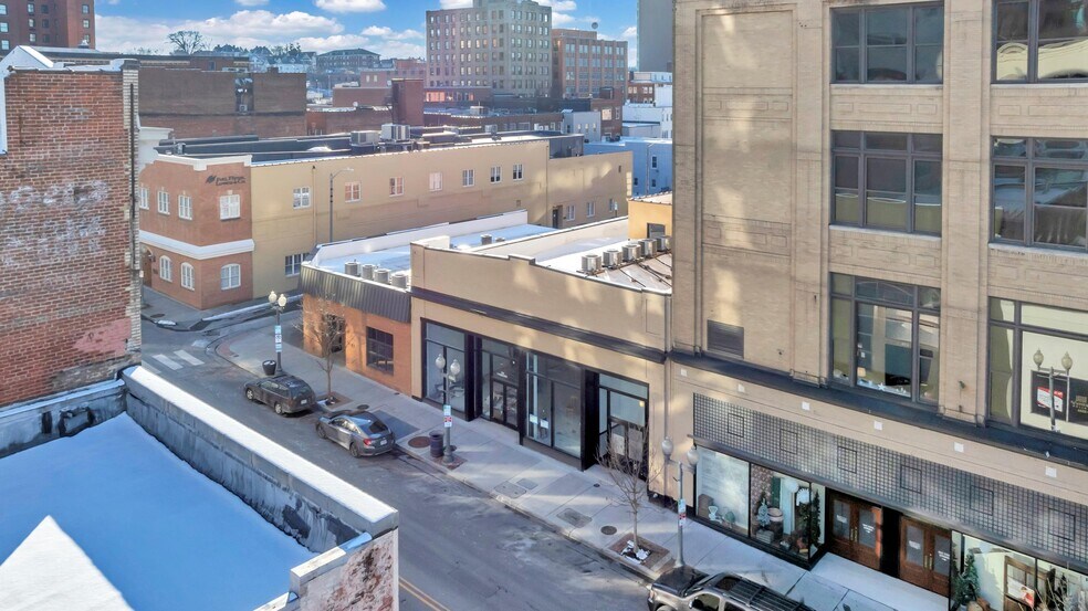 10 Church Ave SW, Roanoke, VA for lease - Building Photo - Image 2 of 4