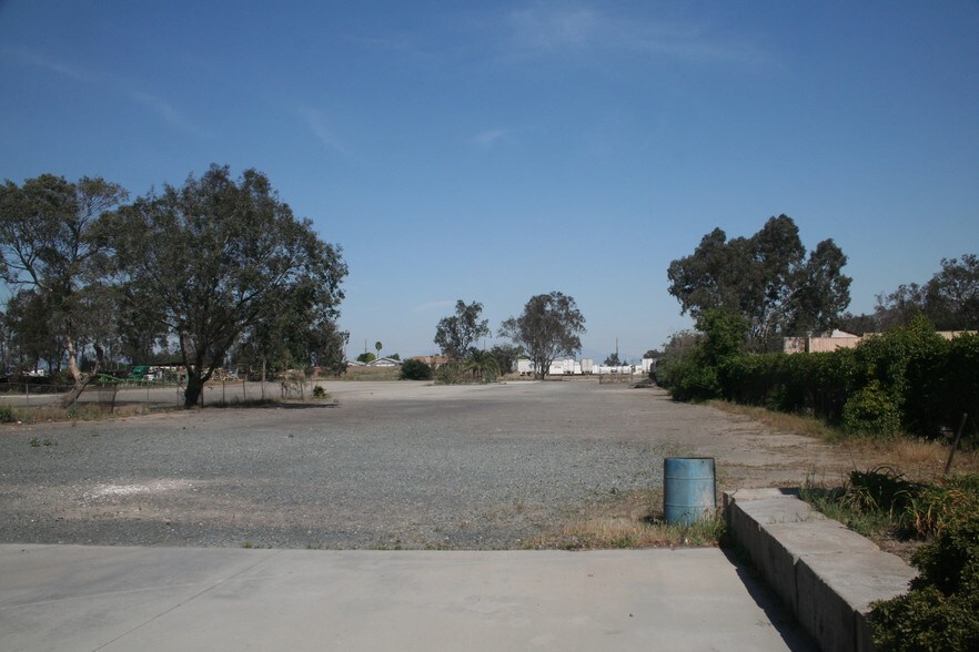 11099 Almond Ave, Fontana, CA for sale - Primary Photo - Image 1 of 1