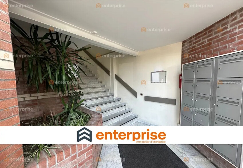 Office in Villeneuve-d'Ascq for sale - Lobby - Image 1 of 5