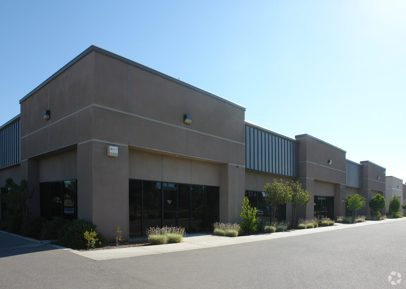 590 W Locust Ave, Fresno, CA for lease - Building Photo - Image 2 of 2