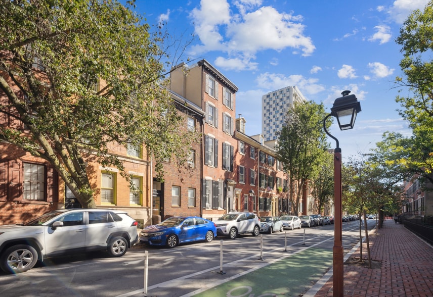 623-25 Pine Street & 735 Spruce Street portfolio of 2 properties for sale on LoopNet.com - Building Photo - Image 2 of 14