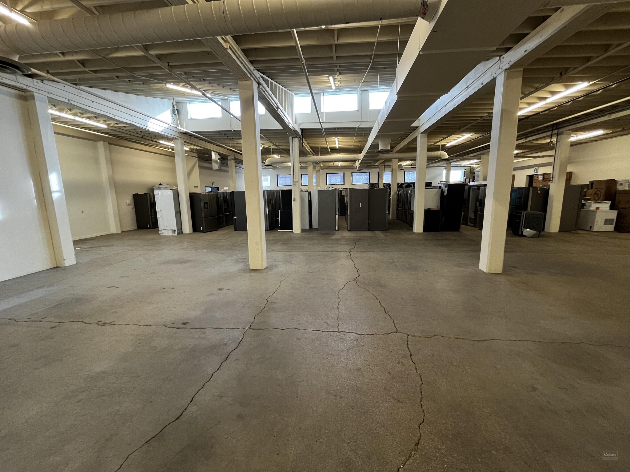 323 Edwin St, Winnipeg, MB for lease Interior Photo- Image 1 of 5