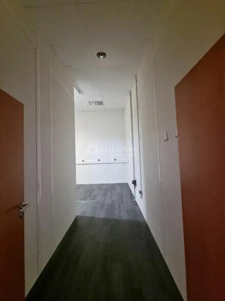 Retail in Chambray-lès-Tours for lease - Interior Photo - Image 3 of 6